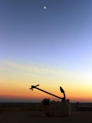 Kotwica o zachodzie słońca